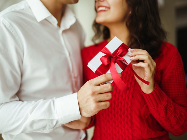 Romantyczny prezent – propozycje prezentów dla Niej